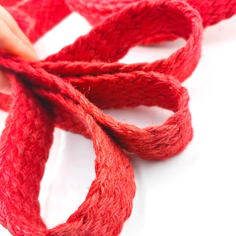 Cintura a treccia di iuta di aringhe rosso sostenibile con nastro di tessuto colorato