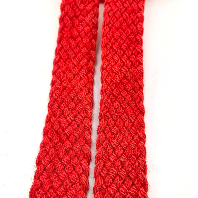 Cintura a treccia di iuta di aringhe rosso sostenibile con nastro di tessuto colorato