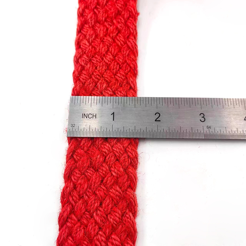 Cintura a treccia di iuta di aringhe rosso sostenibile con nastro di tessuto colorato