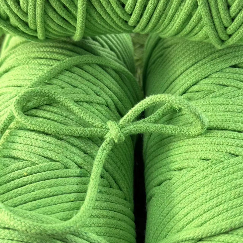 30 anni di esperienza in fili di cotone verde per abiti e accessori