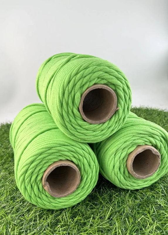 30 anni di esperienza in fili di cotone verde per abiti e accessori