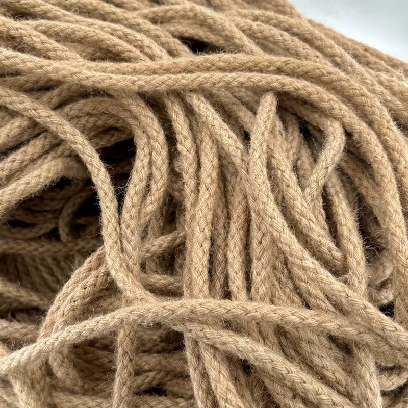 30 anni di esperienza nella produzione di nastri per l'imballaggio personalizzato di corde e cinture di giuta